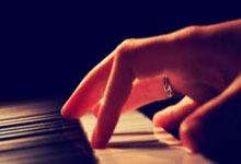 黑白体育：官方：欧国联半决赛6月5-6日凌晨02：45进行，决赛6月9日02：45.